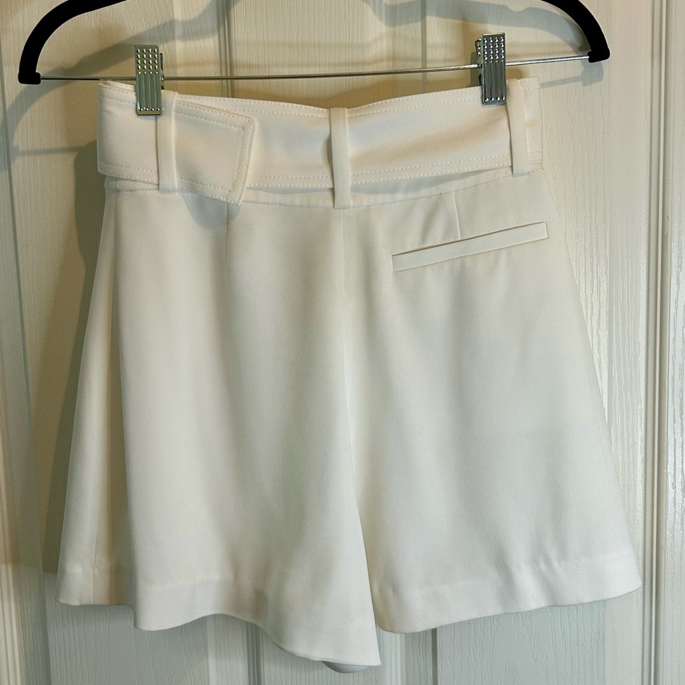 “Derek Lam 10 Crosby” Women's Ivory Pleated Flare Leg Belted Shorts Size 0 - Picture 3 of 13